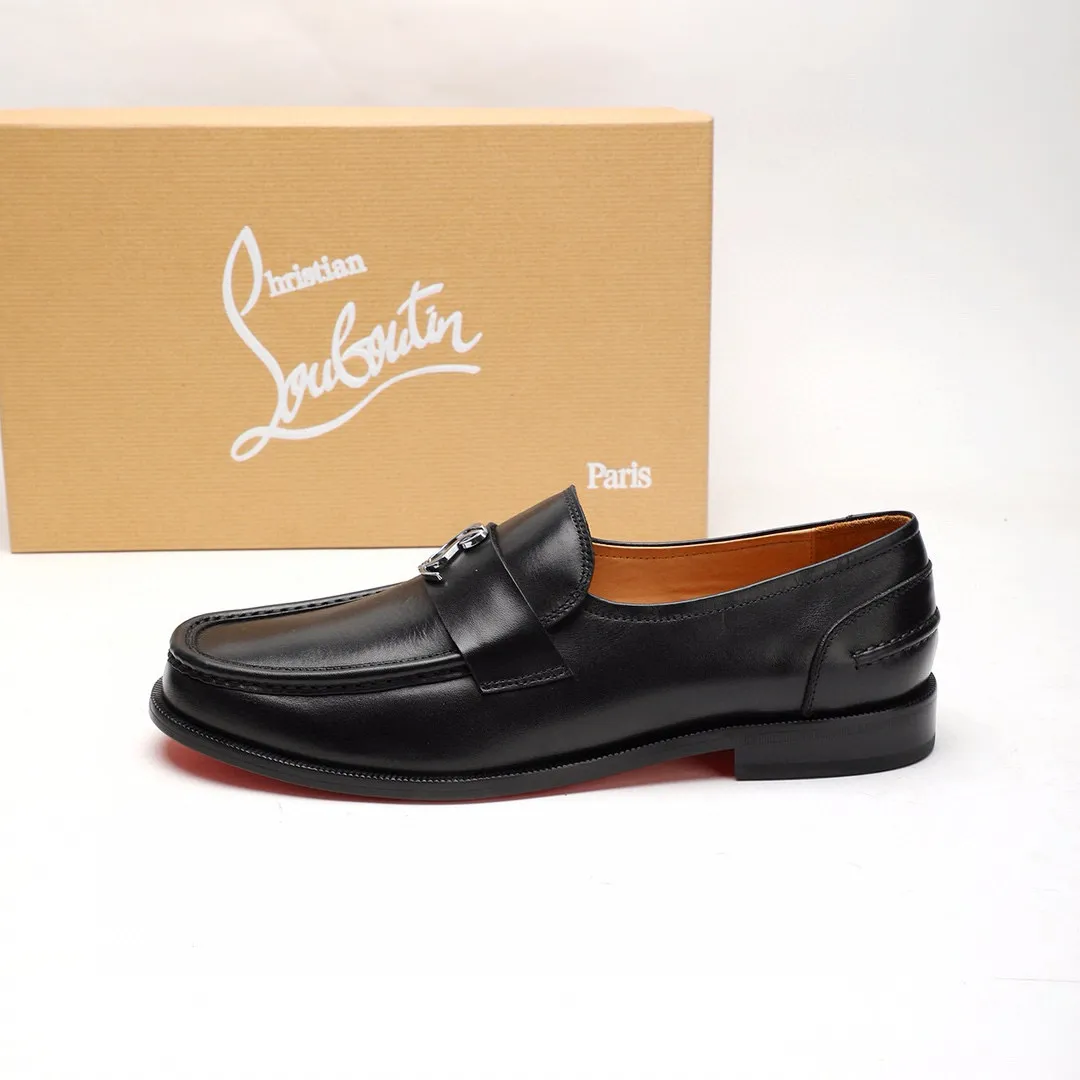 Batch 1,080 yuan 💰••New real shots••CL～High-end men’s 👔casual•loafers with red soles! ••🆑Genuine and top-quality goods from original orders ••✅💯 Purchase goods from top-quality original orders! Original imported patterned cowhide ➕Imported cowhide lining ➕Cowhide feet ➕Original leather outsole~🉑️Feel free to compare the authentic ones! Size: 38-44 (45.46.47 can be customized)